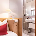 울프 호텔 4*