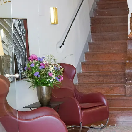 Wolf Hotel